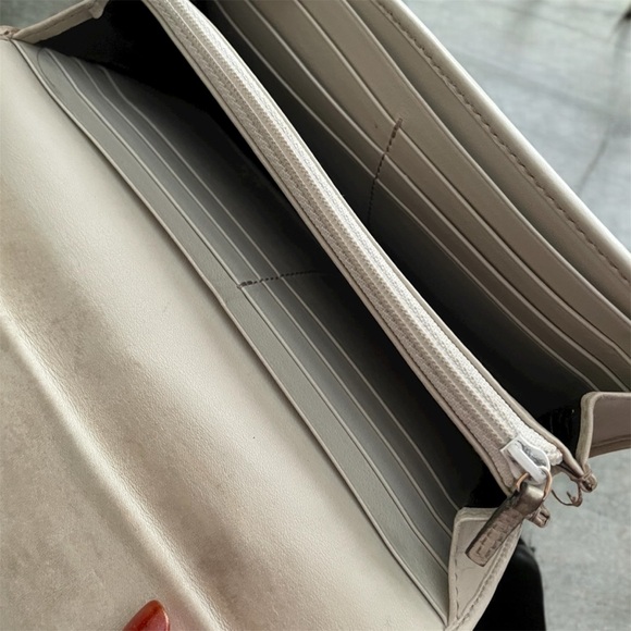 Gucci Vintage long snap closure wallet. Callouts some rubbing on the sides - Picture 7 of 9